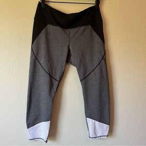 Lucy Capri Black/Gray/White Mesh Panel Leggings
